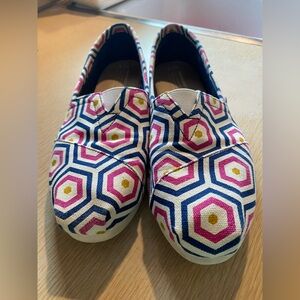 Toms Multicolor Hexagon Patterned Slip-Ons